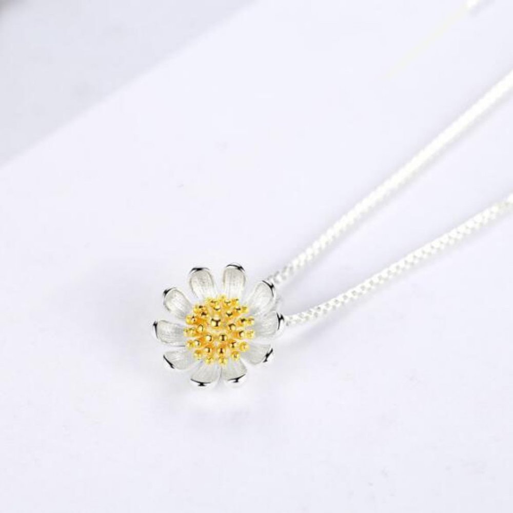 NEW 925 Sterling Silver Two Tone Daisy Necklace - Picture 3 of 4